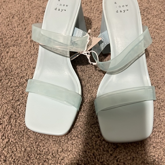NWT Daisy Fuentes Pastel Blue Deanna Heels  SZ 7.5 - Picture 6 of 8